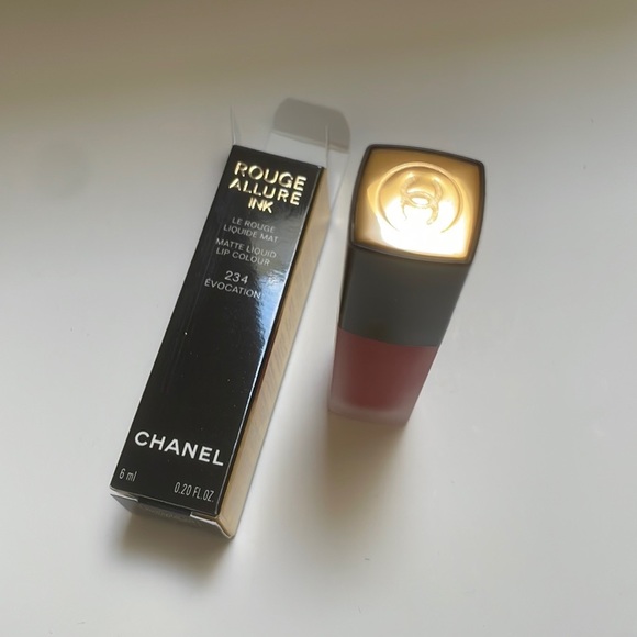 CHANEL - Picture 2 of 2